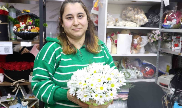 Enkaz kentte son 1 yılda en çok tercih edilen mezarlık çiçeklerine 14 Şubat'ta da yoğun ilgi