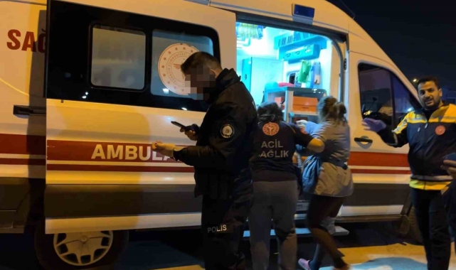 Erkek arkadaşına kızdı, kazara kendini bıçakladı