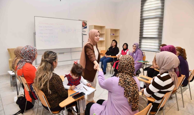 Esenyurtlu annelere "Anne Destek Programı" eğitimi veriliyor