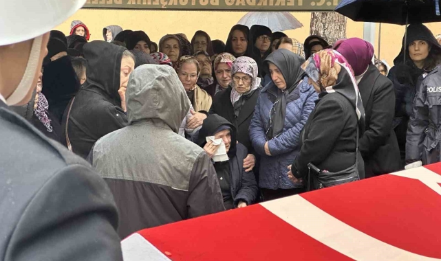 Eski eşi tarafından öldürülen polis memuru Sevda Kuş son yolculuğuna uğurlandı