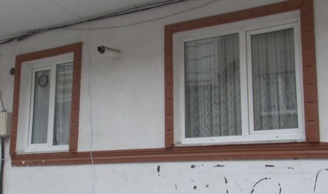 Eski eşinin camlarını parke taşı ile kırdı; o anlar kameraya yansıdı