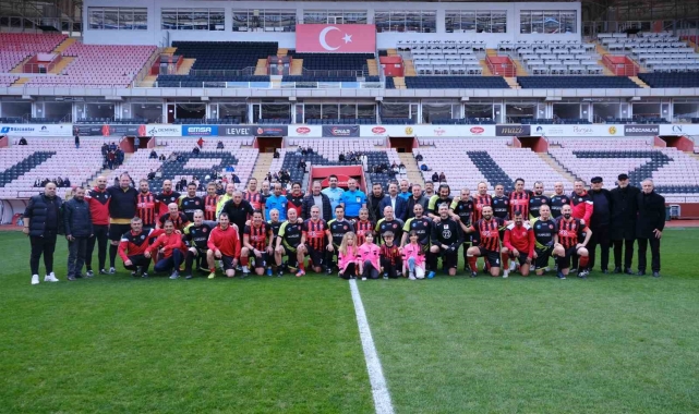 Eskişehir'in emektar futbolcuları bir araya geldi