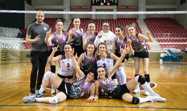 ESTÜ erkek ve kadın voleybol takımları Üniversitelerarası Voleybol Süper Ligi yükselme gruplarına katılacak