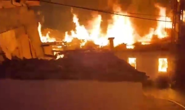 Evi yanan ailenin yaralarını Babadağ Belediyesi saracak