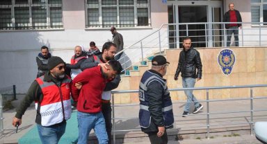 Evinde satırla öldürülen adamı damadı öldürmüş