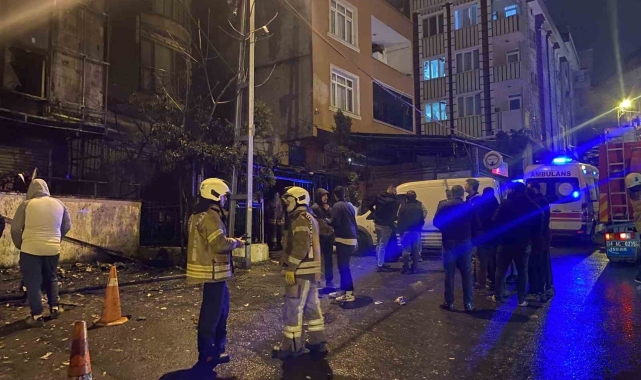 Eyüpsultan'da kıraathanede çıkan yangında 6 katlı bina alev alev yandı