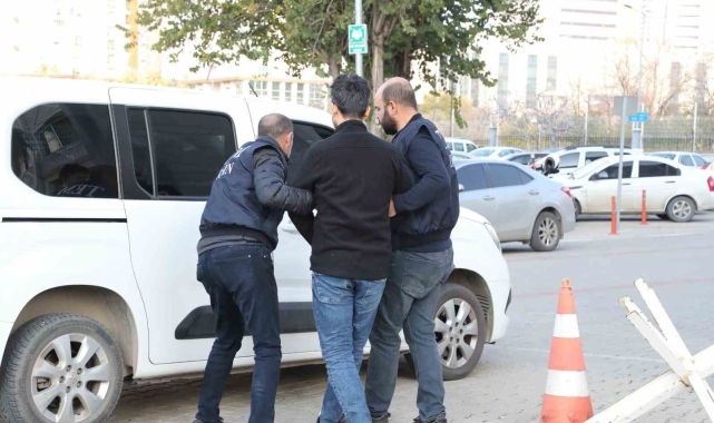 FETÖ'den aranan ihraç polis memuru Mersin'de yakalandı