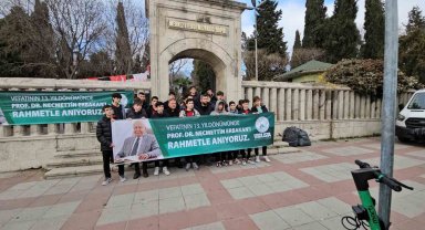 Gaziosmanpaşalı öğrenciler eski Başbakanlardan Necmettin Erbakan'ı kabri başında andı