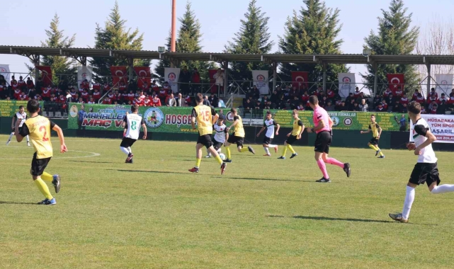 Gençleri sporla buluşturan 'Mahallemde Maç Var' turnuvasında ilk düdüğü Ümit Öztürk çaldı