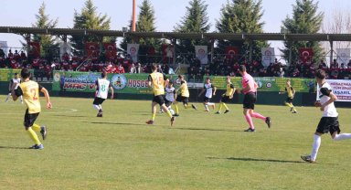Gençleri sporla buluşturan 'Mahallemde Maç Var' turnuvasında ilk düdüğü Ümit Öztürk çaldı