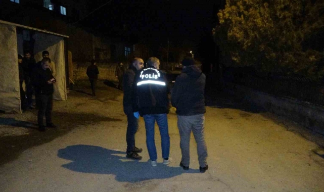 Gençlerin "kız" kavgası kanlı bitti: 1 yaralı