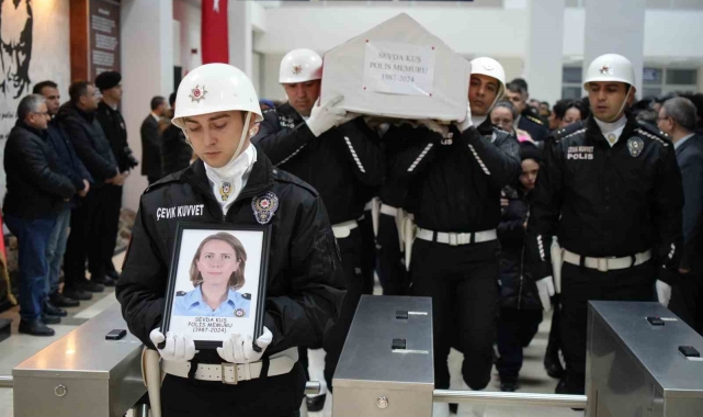 Görev arkadaşlarının en zor günü: Öldürülen polis arkadaşını gözyaşlarıyla uğurladılar