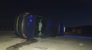 Hafif ticari araç devrildi: 5 yaralı