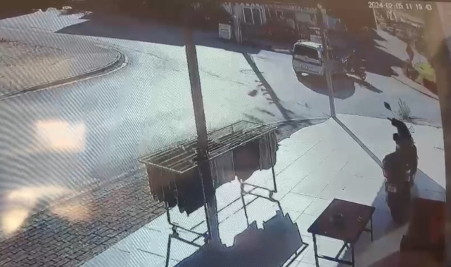 Hafif ticari araç ile motosiklet çarpıştı: 2 yaralı