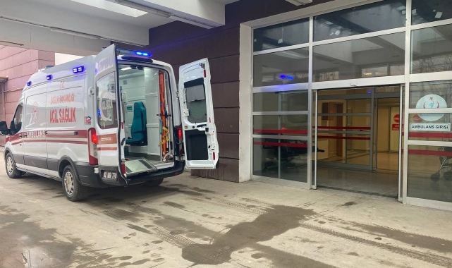 Hafif ticari araç motosiklete çarptı: 1 yaralı