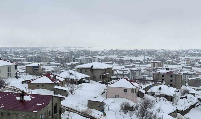 Hakkari'de 10 köy ve 32 mezra yolu ulaşıma kapandı