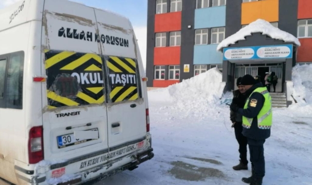 Hakkari'de okul servis araçları denetlendi