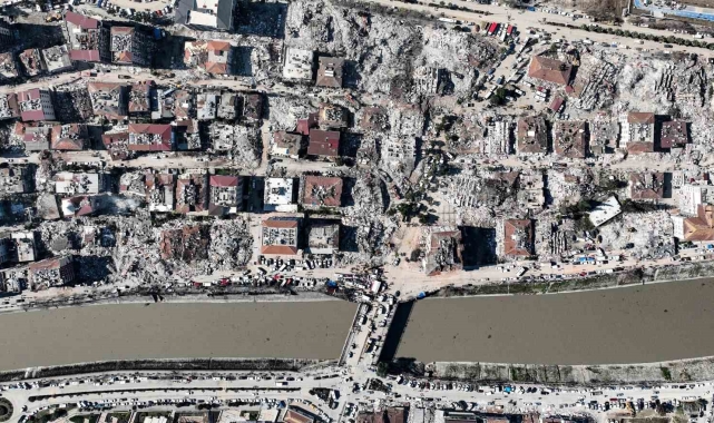 Hatay'da depremin ortaya çıkarttığı hasar 1 yıl sonra görüntülendi