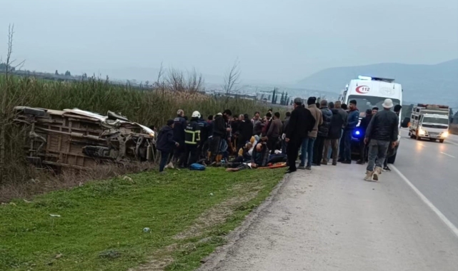 Hatay'da tarım işçilerini taşıyan minibüs tarlaya uçtu: 13 yaralı