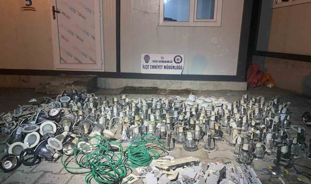 İş yerinden 3 milyonluk malzeme çalan 2 şüpheli yakalandı