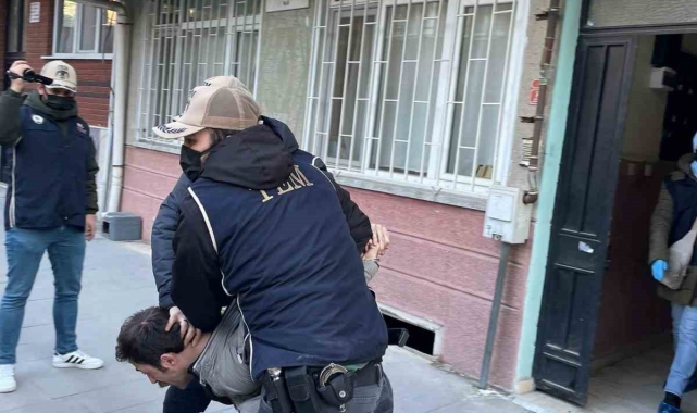 İstanbul Adliyesindeki terör saldırısıyla ilgili propaganda yapan milletvekili adayı gözaltına alındı
