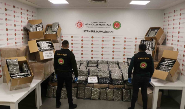 İstanbul ve Kapıkule'de uyuşturucu, Hamzabeyli'de kaçak çay yakalandı