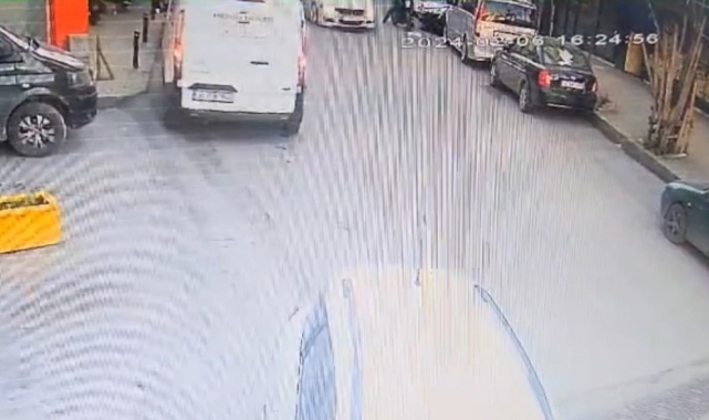 İstanbul'da motosikletli adama silahlı saldırı kamerada: Önünü kesip başından vurdular