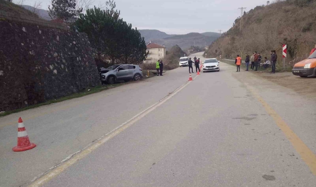 İstinat duvarına çarpan sürücü aracında ölü bulundu