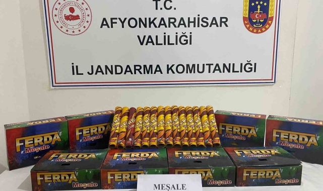 İzinsiz hava fişek ve meşale satışı yapan zücaciyeye jandarma baskını
