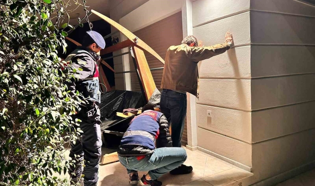 İzmir merkezli 9 ilde terör operasyonu: 21 gözaltı