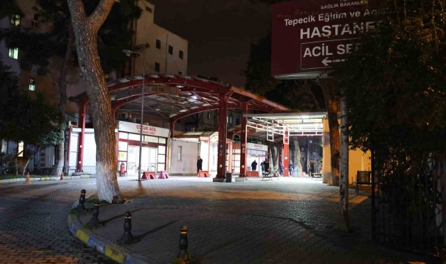 İzmir'de motosiklet sürücüsünün ölümden döndüğü kaza kamerada