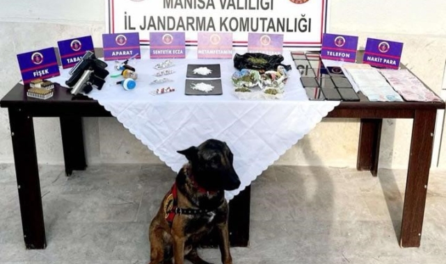 Jandarma Manisa'da zehir tacirlerine göz açtırmıyor: 62 gözaltı