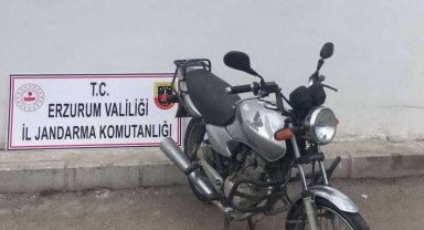 Jandarma motosiklet hırsızlarını yakaladı