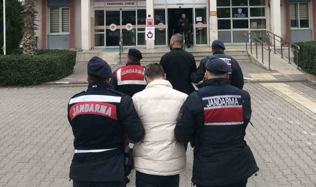 Jandarma şüphelileri arama yaparken yakaladı