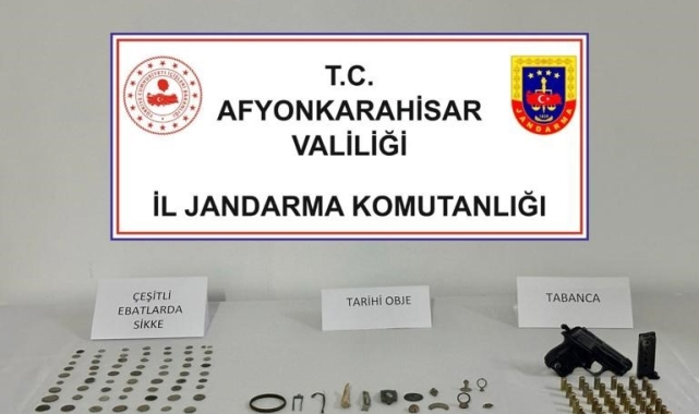 Jandarma yüzlerce tarihi eser ele geçirdi