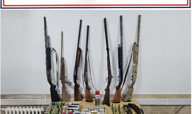 Jandarmadan Çivril'de kaçak silah operasyonu