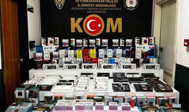 Kaçak telefon kılıfı ve elektronik ürünler ele geçirildi