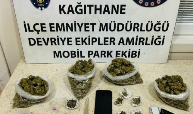 Kağıthane'de şüphelinin üzerinden uyuşturucu çıktı, torbacı kıskıvrak yakalandı