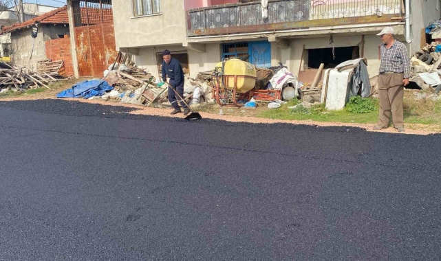 Karacabey'de mahalleler yeni asfalt ve parke taşlarıyla güzelleşiyor