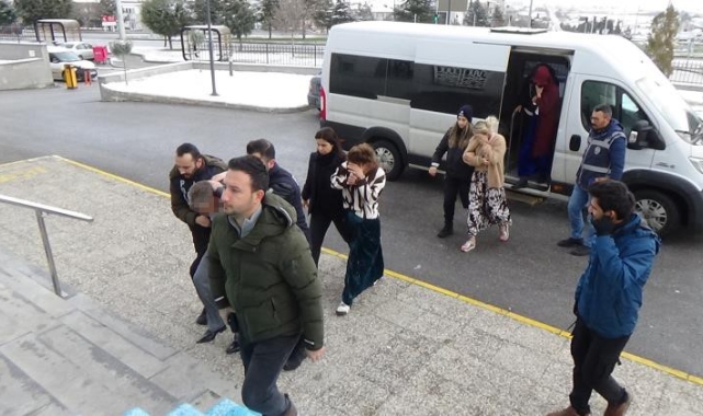 Karaman'da 1 milyon 100 bin liralık ziynet eşyası çalan 3 kadın tutuklandı