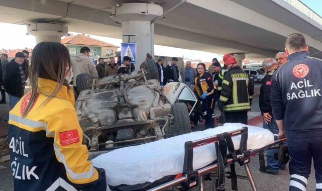 Karaman'da çarpışan otomobillerden biri takla attı: 3 yaralı