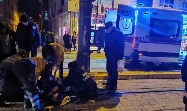 Karşıdan karşıya geçerken düşen yaşlı adam yaralandı