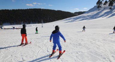 Karslı çocuklar kayak kaymayı öğrendi