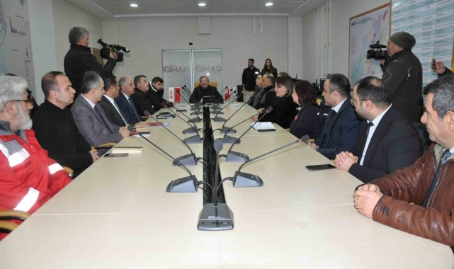 Kars'ta 1'inci yıl dönümünde deprem şehitleri anıldı
