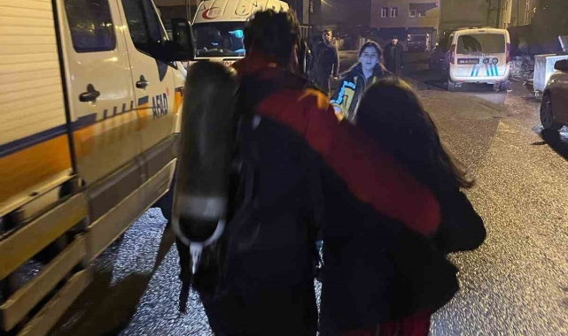 Kars'ta yangında mahur kalan 4 kişi kurtarıldı