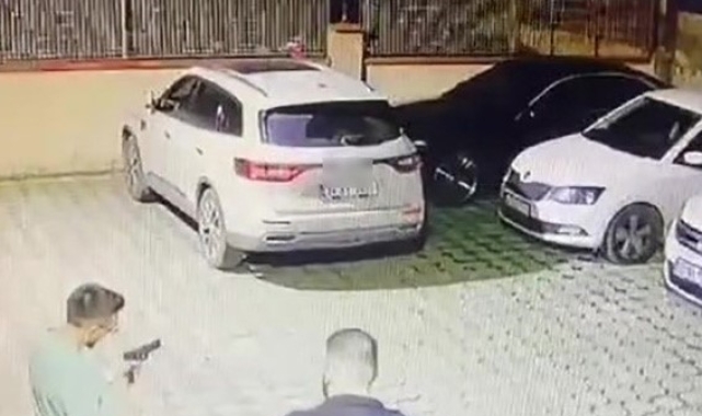 Kartal'da otoparka girip araçlara ateş etmeye çalıştılar