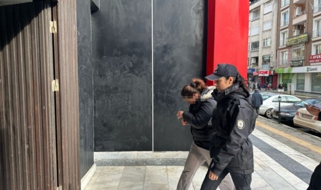 Kendilerini polis ve savcı olarak tanıtıp binlerce lira dolandırdılar