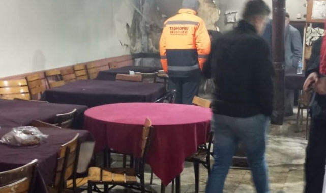 Kıraathanede çıkan yangın korkuttu