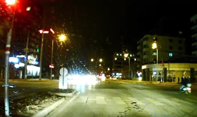 Kırmızı ışık ihlali kazayı beraberinde getirdi