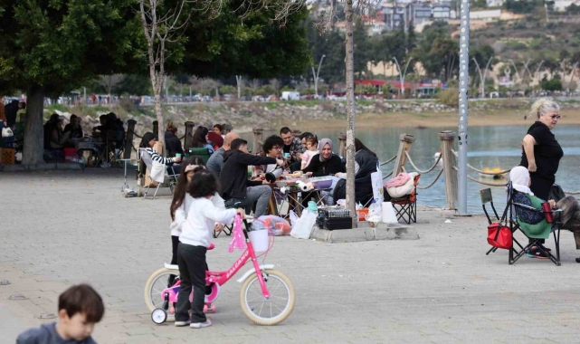 Kışın bahar havası yaşayan Adanalılar pikniğe akın etti